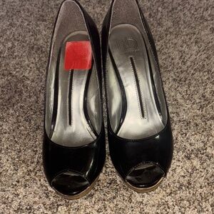 New Directions Black Glossy Peep-Toe Heels